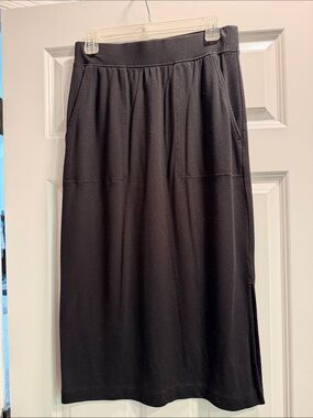 Lou & Grey Black Midi Knit Skirt with Pockets